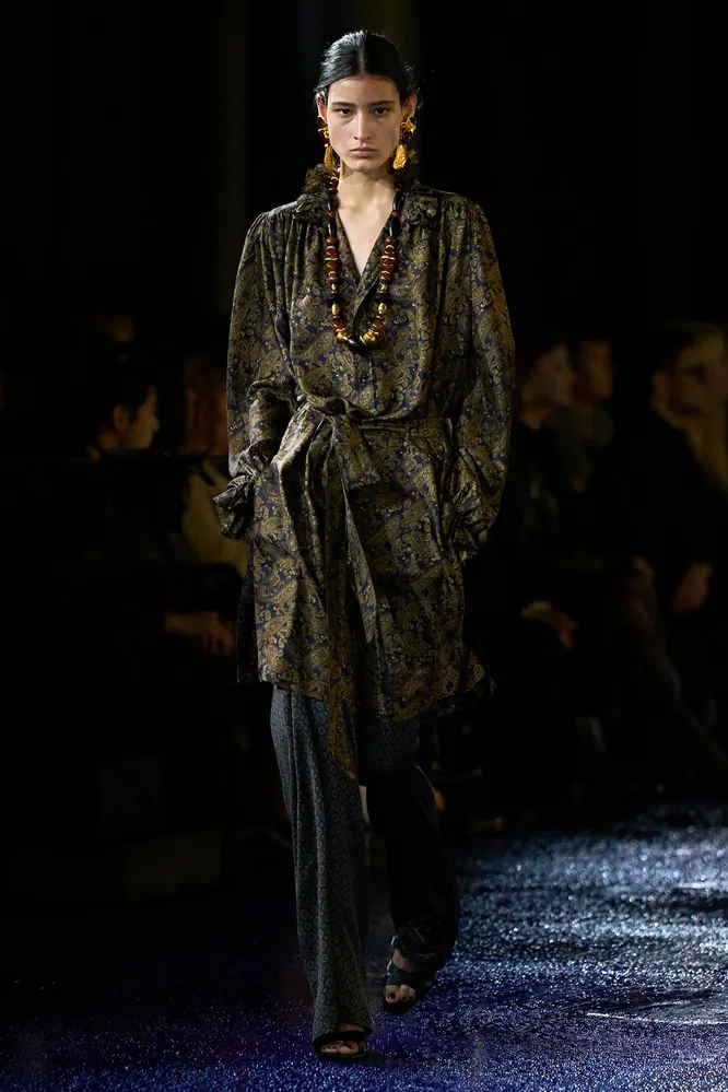 SAINT LAURENT весна-лето 2025