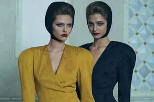 Декольте в форме сердца, трогательные косынки и принты с котиками в коллекции Ulyana Sergeenko