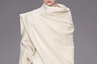 Укутываемся: как носить шаль с наступлением холодов