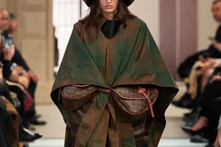 Вот самый простой и модный способ подчеркнуть талию в осеннем образе Вот самый простой и модный способ подчеркнуть талию в осеннем образе