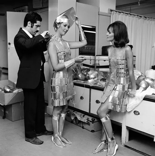 Пако Рабан с моделями, 1966 год