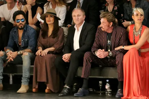 Показ Saint Laurent в Париже Показ Saint Laurent в Париже