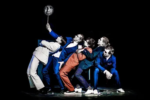 Сцена из спектакля Максима Диденко «Хармс. Мыр» в «Гоголь-центре»