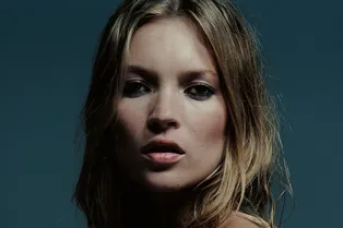 Уставший взгляд в тренде — зачем TikTok-блогеры рисуют синяки под глазами