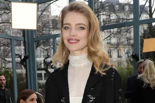 Первый ряд: Наталья Водянова, Мирослава Дума и другие гости шоу Valentino Первый ряд: Наталья Водянова, Мирослава Дума и другие гости шоу Valentino