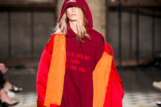 Неделя моды в Париже: Vetements Неделя моды в Париже: Vetements