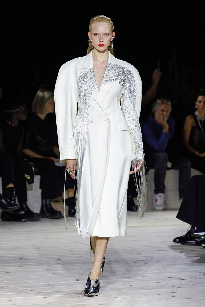 Alexander McQueen весна-лето 2024 Alexander McQueen весна-лето 2024