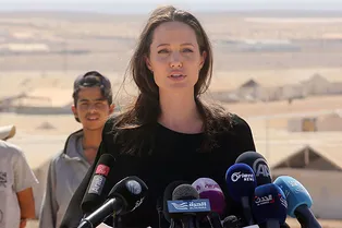 Анджелина Джоли должна была стать приманкой для военного преступника