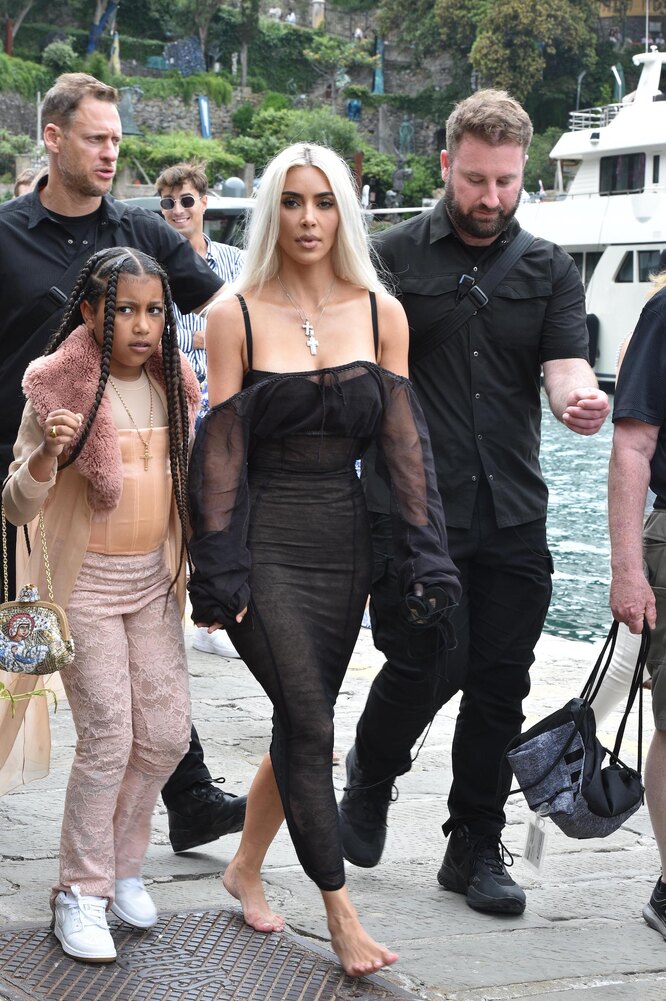 Ким Кардашьян с дочерью Норт в Dolce & Gabbana Ким Кардашьян с дочерью Норт в Dolce & Gabbana