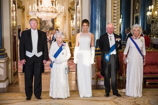 Дональд Трамп, Елизавета II, Мелания Трамп, принц Чарльз и герцогиня Камилла Дональд Трамп, Елизавета II, Мелания Трамп, принц Чарльз и герцогиня Камилла