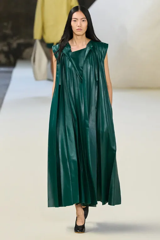 Tod's весна-лето 2025