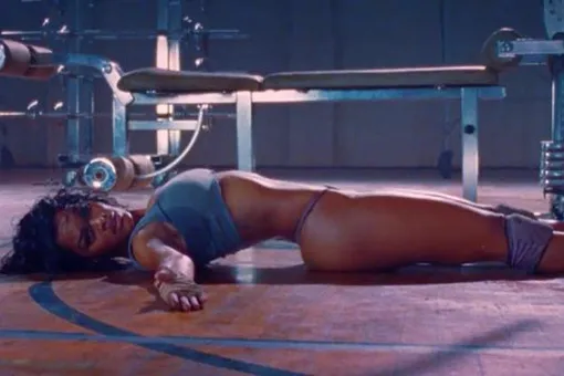 Звезда клипа Канье Уэста выпустила фитнес-видео