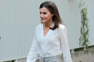 Как соблюдать дресс-код в жаркие летние дни: мастер-класс от королевы Летиции