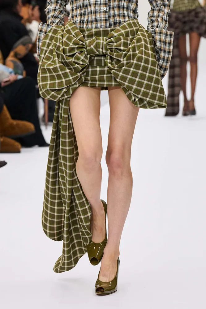 Acne Studios весна-лето 2025 Acne Studios весна-лето 2025