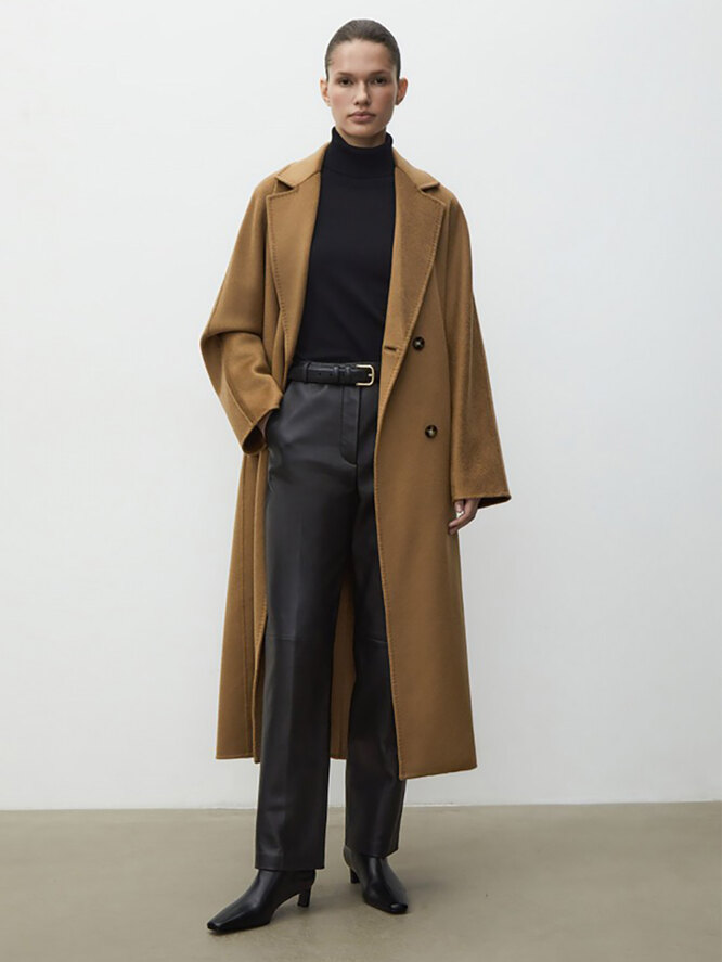 Тренч-пальто в бежевом оттенке