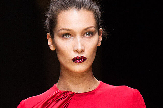 Блестяще: как повторить макияж губ с показа Atelier Versace