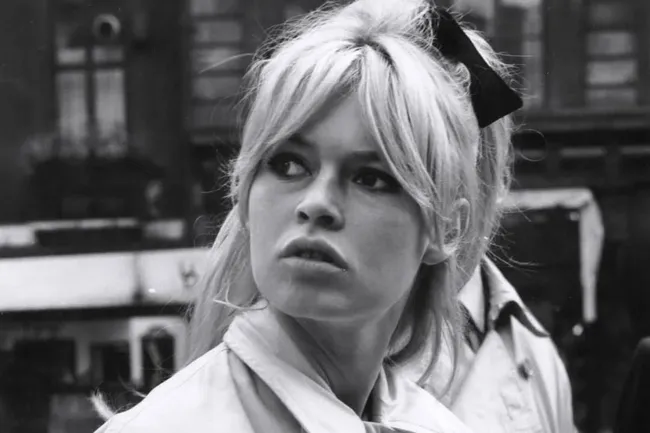 Решили отрезать челку? Самый трендовый вариант 2026 — как у Брижит Бардо