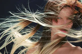 Ода красоте и идеальной укладке: в Милане открылась выставка Альдо Коппола и Оливьеро Тоскани