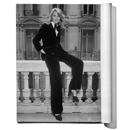 Шарлотта Рэмплинг в смокинге Yves Saint Laurent, 1974 год Шарлотта Рэмплинг в смокинге Yves Saint Laurent, 1974 год