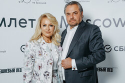 Виктория Шелягова, Владимир Познер и Светлана Бондарчук на премьере спектакля «Гамлет in Moscow»
