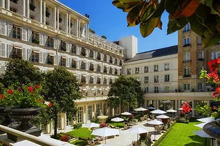 Где красиво закрыть летний сезон: 4 сказочных места от Парижа до Шанхая