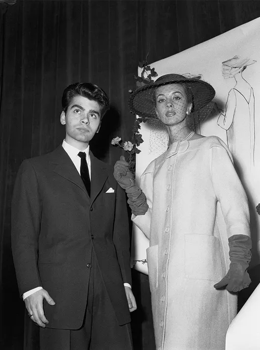 21-летний Карл Лагерфельд во время конкурса The Fashion Design Competition в Париже, 1954 год 21-летний Карл Лагерфельд во время конкурса The Fashion Design Competition в Париже, 1954 год
