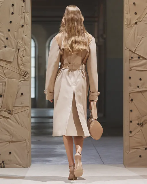 Burberry весна-лето 2022
