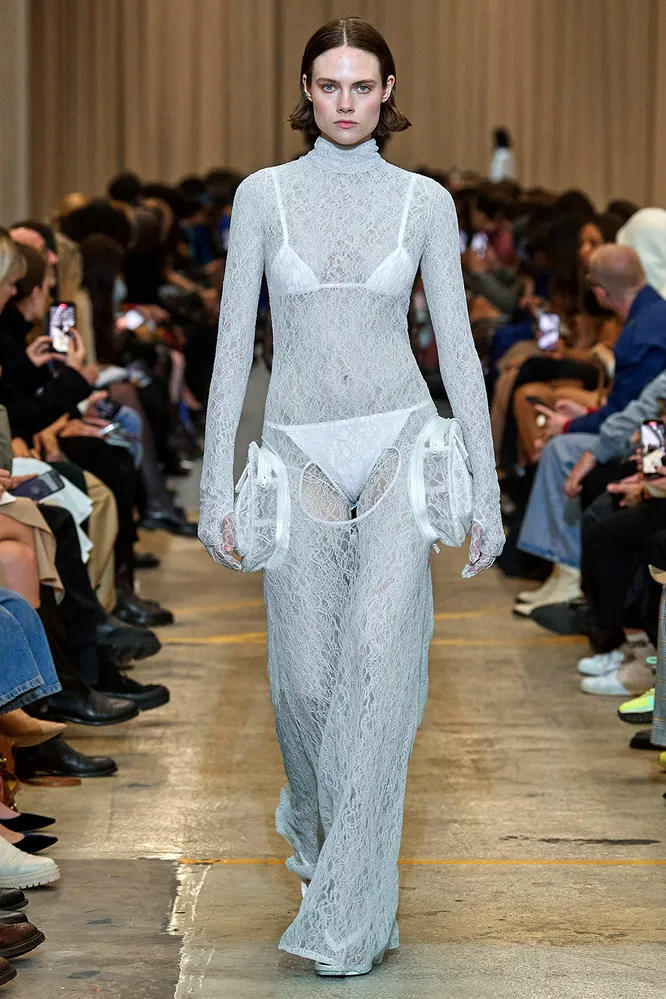 BURBERRY весна-лето 2023