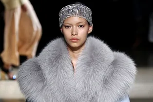 Накануне Великой депрессии: новая коллекция Miu Miu из меха и драгоценностей Накануне Великой депрессии: новая коллекция Miu Miu из меха и драгоценностей