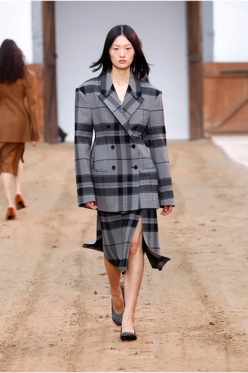 Stella McCartney осень-зима 2023/24 Stella McCartney осень-зима 2023/24