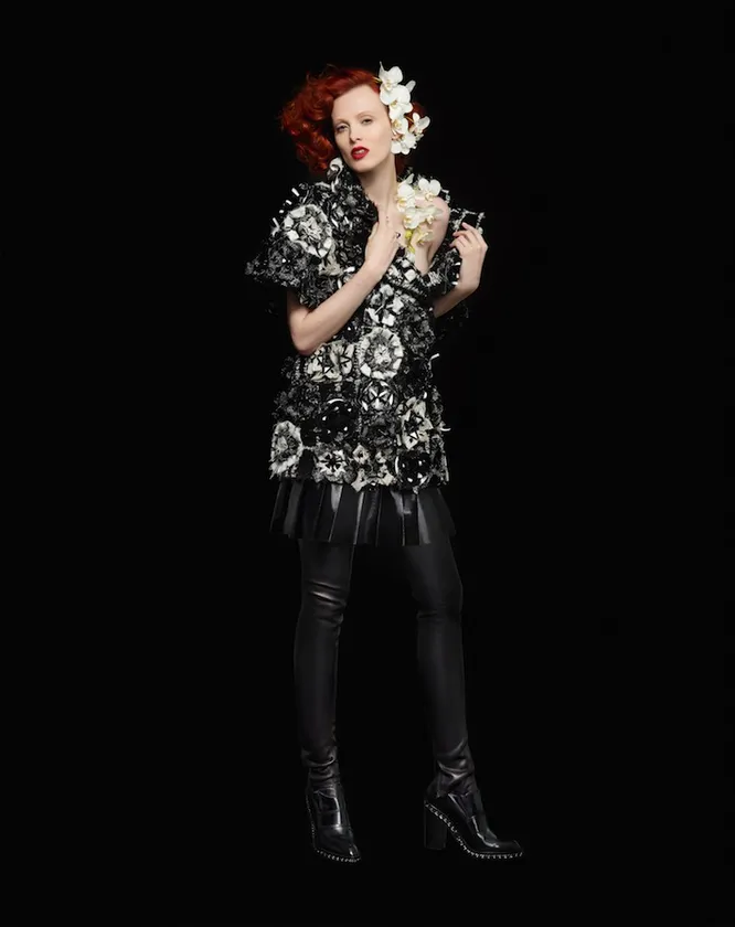 Английская роза. Карен ЭлсонМодель и фолк-певица. мать двоих детей.Chanel. Пальто, юбка, леггинсы и туфли Chanel.