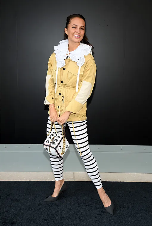 Алисия Викандер на показе Louis Vuitton весна-лето 2021