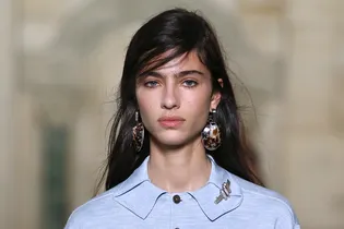 Почему в моду вернулся боковой пробор