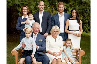 В полном составе: в сеть попали новые снимки королевской семьи