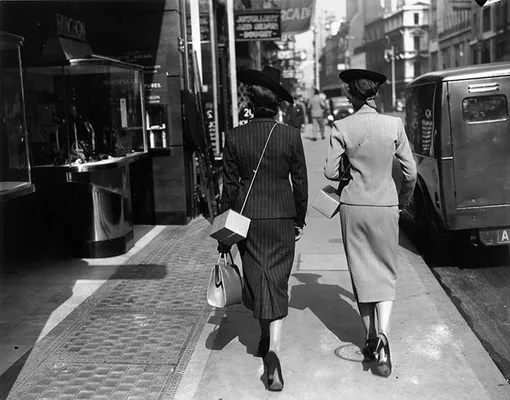 Две женщины на улице Лондона, 30-е годы. Фото: Davis/Getty Images