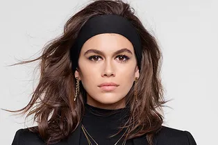 Кайя Гербер стала лицом новой коллекции Карла Лагерфельда