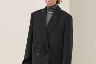 7 стильных двубортных пальто, которые станут основой осенне-зимней капсулы