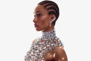 Доспехи и бра из кристаллов — в первой коллекции Джованны Баттальи для Swarovski