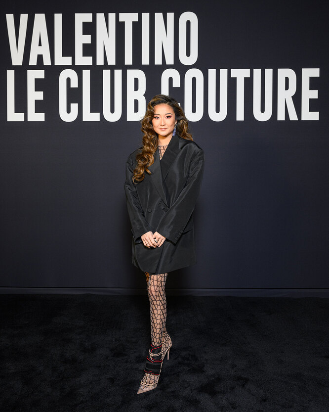Эшли Парк на показе ValentinoHaute Couture весна-лето 2023