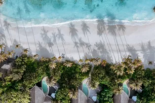 Куда сбежать от затянувшейся зимы? Конечно, на Мальдивы