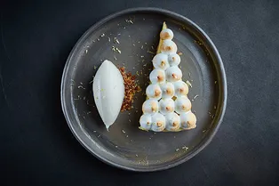 Лучшие новогодние десерты в московских ресторанах