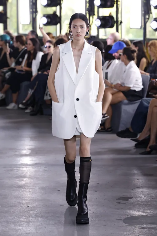 Sacai весна-лето 2024 Sacai весна-лето 2024