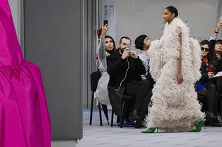 Новая коллекция Демны Гвасалии для Balenciaga как компромисс с руководством Новая коллекция Демны Гвасалии для Balenciaga как компромисс с руководством