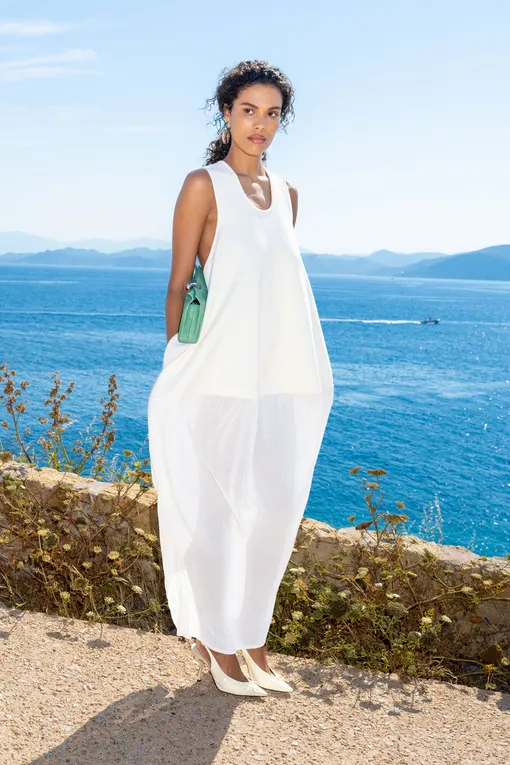Тина Кунаки на показе Jacquemus Тина Кунаки на показе Jacquemus