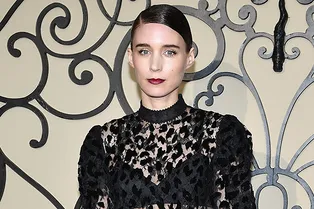 Первый ряд: Руни Мара, Кейт Бланшетт и Джулианна Мур на шоу Givenchy Первый ряд: Руни Мара, Кейт Бланшетт и Джулианна Мур на шоу Givenchy