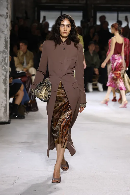 Dries Van Noten весна-лето 2025 Dries Van Noten весна-лето 2025