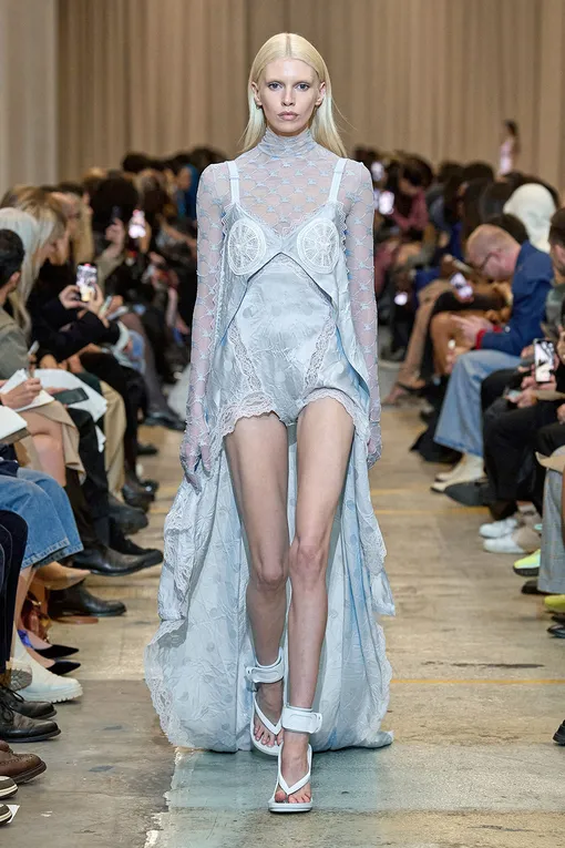 Burberry весна-лето 2023 Burberry весна-лето 2023