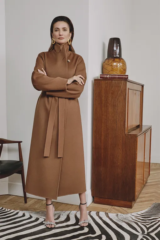 ПАЛЬТО «Второй Меховой» х Снежанна Георгиева; СЕРЬГИ (ЗДЕСЬ И ДАЛЕЕ), Balenciaga; БОСОНОЖКИ, Jimmy Choo; КОЛЬЦО (ЗДЕСЬ И ДАЛЕЕ) – СОБСТВЕННОСТЬ СНЕЖАННЫ