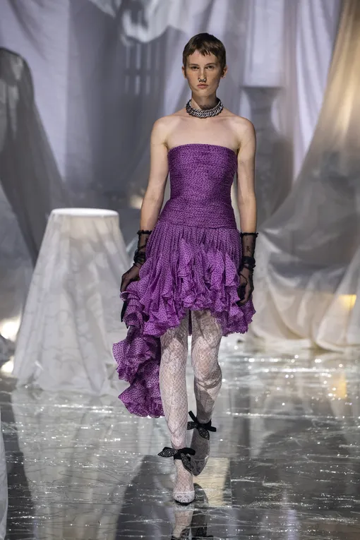 Valentino весна-лето 2025 Valentino весна-лето 2025