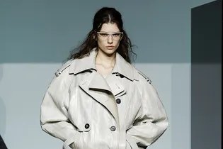 Какую верхнюю одежду мы будем носить весной-2026: 6 главных трендов
